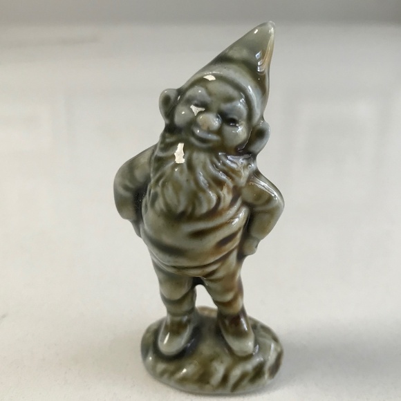 Vintage Whimsies Wade of Ireland Lucky Leprechaun Figurine - Picture 1 of 5